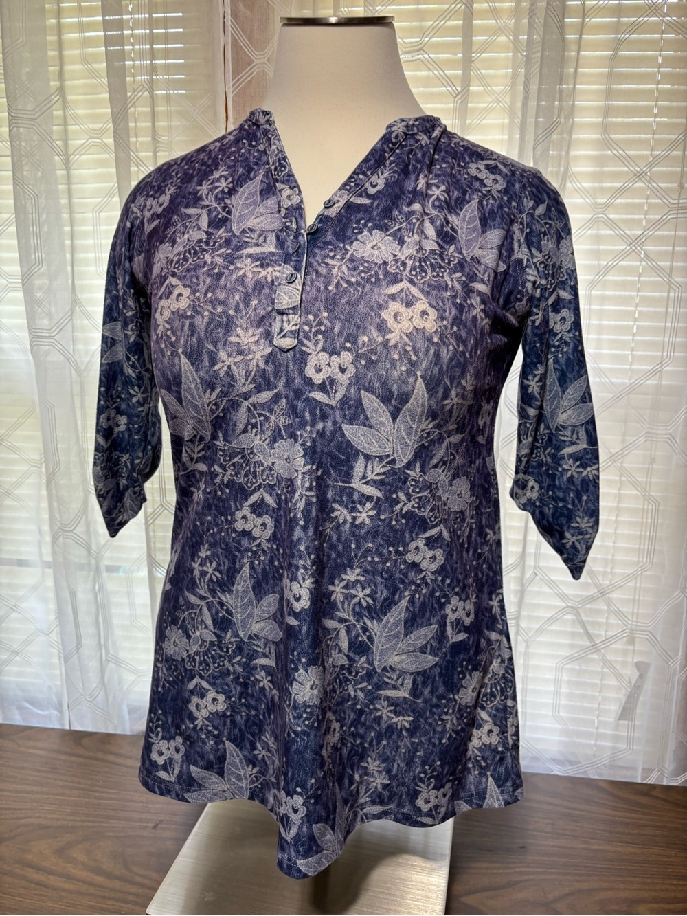 Max Q’s 3X fits like 1x2x 22 p2p 31L blue floral figure flattering tunic